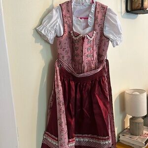 Girl authentic German Krueger dirndl dress fits girl size 4-6. 🇩🇪 Oktoberfest